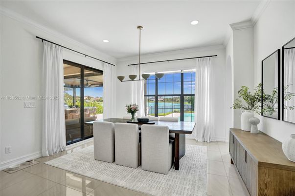 Dining room, Interior, Pendant Lights, Recessed Lighting, Water