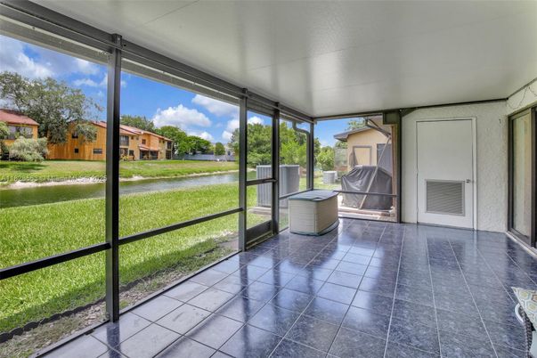 Interior, Sun Room, Water