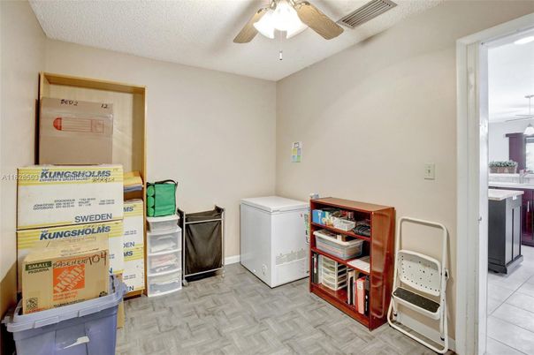 Interior, Washer, Wood Texture Flooring