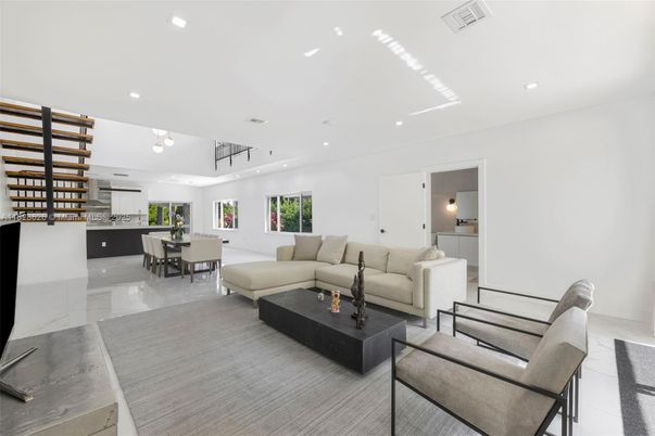 Dining room, Interior, Living room, Pendant Lights, Recessed Lighting