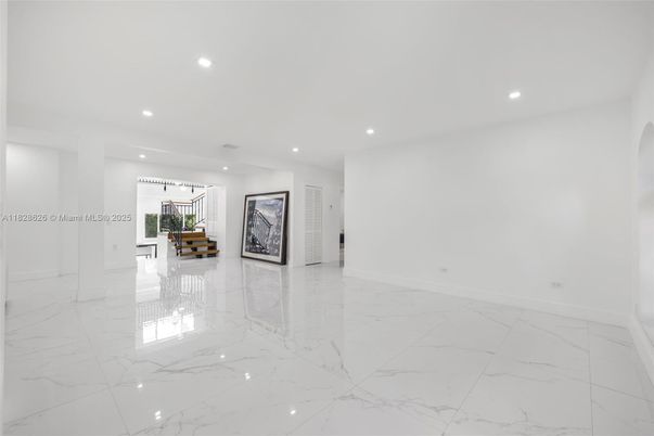 Empty room, Interior, Marble, Recessed Lighting