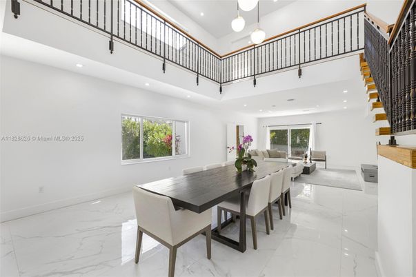 Dining room, Interior, Living room, Marble, Pendant Lights, Recessed Lighting