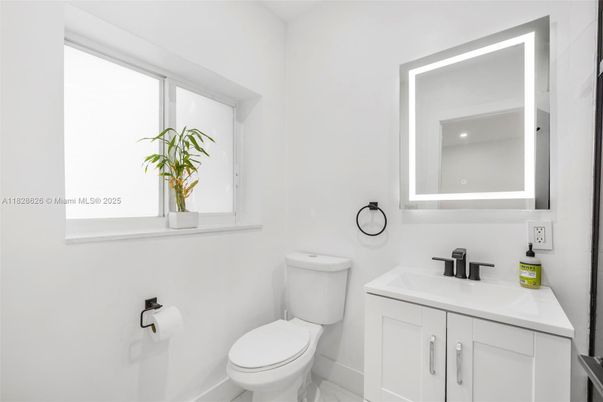 Bathroom, Interior, Marble, Recessed Lighting