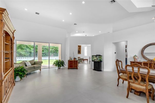 Dining room, Interior, Recessed Lighting
