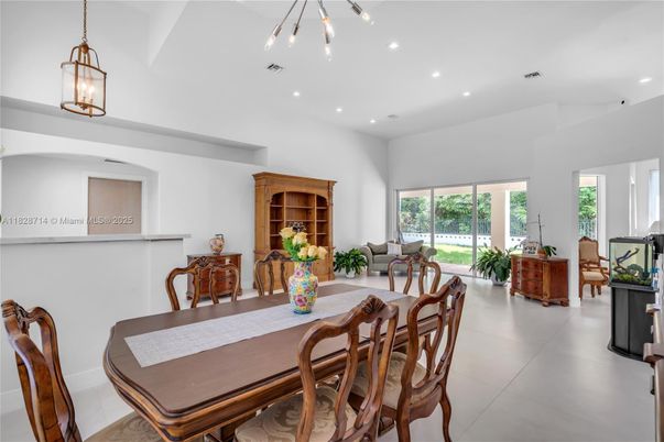 Dining room, Interior, Living room, Pendant Lights, Recessed Lighting