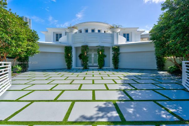 Attached, Exterior, Facade, Modern