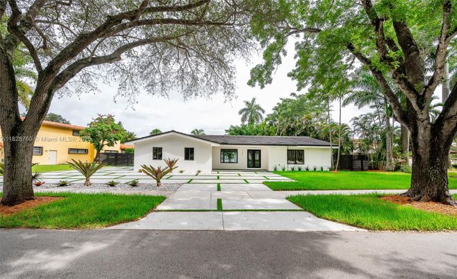 Backyard, Exterior, Facade, Ranch