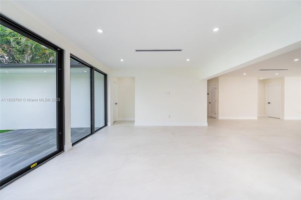 Empty room, Interior, Recessed Lighting
