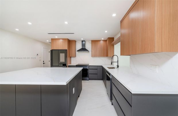 Interior, Kitchen, Marble Walls, Recessed Lighting