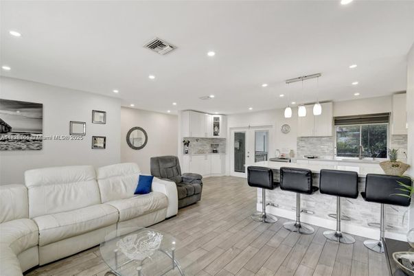 Interior, Kitchen, Living room, Pendant Lights, Recessed Lighting, Wood Texture Flooring
