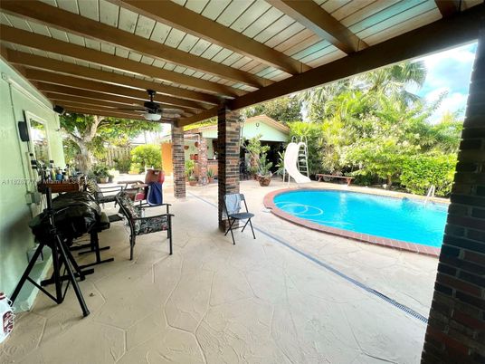 Exterior, Pool