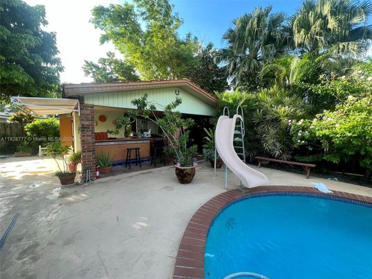 Exterior, Playground, Pool