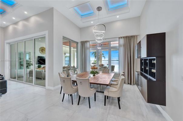 Dining room, Interior, Pendant Lights, Recessed Lighting, Water