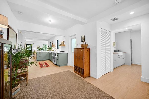 Interior, Recessed Lighting, Wood Texture Flooring