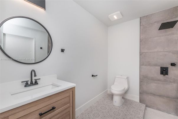 Bathroom, Interior, Recessed Lighting