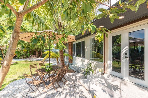 Exterior, Sun Room