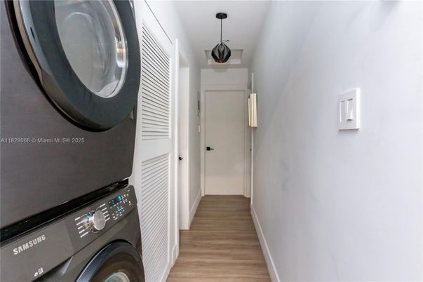 Interior, Utility Closets, Washer, Wood Texture Flooring