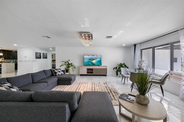 Chandelier, Dining room, Interior, Living room, Marble, Recessed Lighting