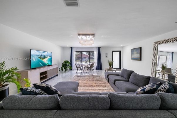 Chandelier, Dining room, Interior, Living room, Recessed Lighting