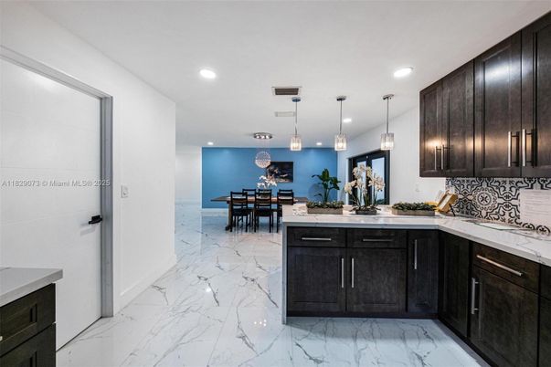 Dining room, Interior, Kitchen, Marble, Pendant Lights, Recessed Lighting