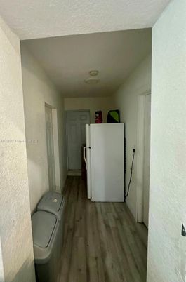 Interior, Washer, Wood Texture Flooring