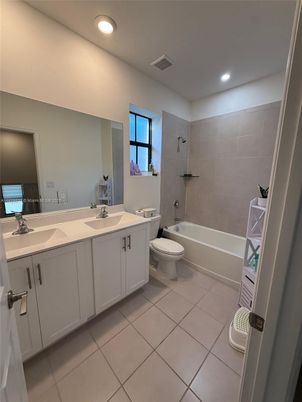 Bathroom, Dual Sink Vanities, Interior, Recessed Lighting