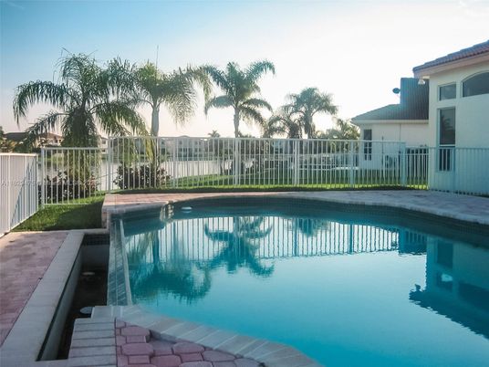 Exterior, Pool, Water