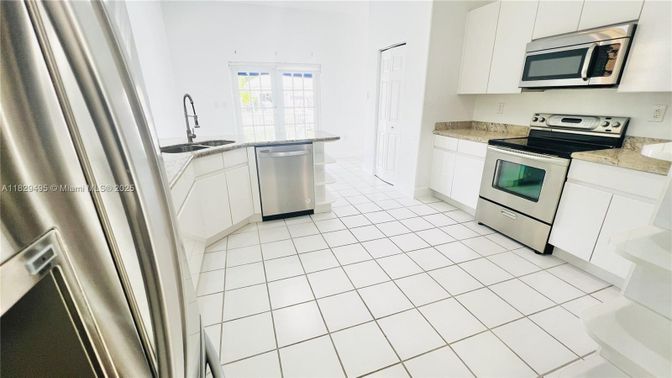 Interior, Kitchen, Stainless Steel Appliances