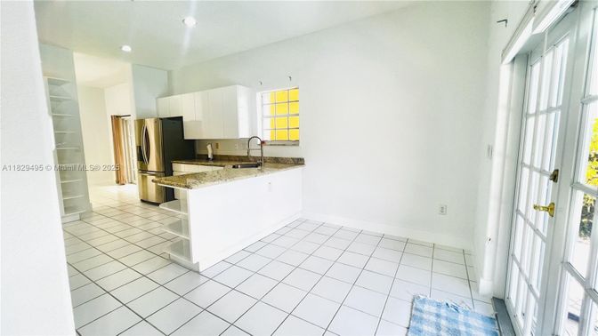Empty room, Interior, Kitchen, Recessed Lighting