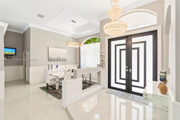 Chandelier, Dining room, Interior, Pendant Lights