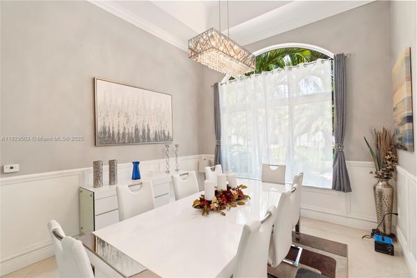 Chandelier, Dining room, Interior