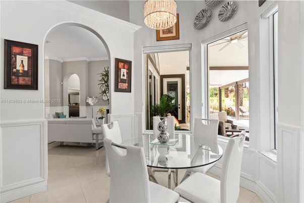 Chandelier, Dining room, Interior