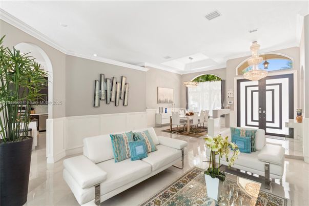 Chandelier, Dining room, Interior, Living room, Pendant Lights, Recessed Lighting