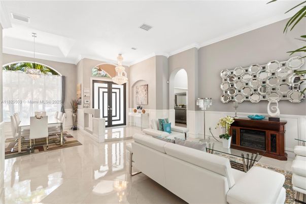 Chandelier, Dining room, Fireplace, Interior, Living room, Pendant Lights