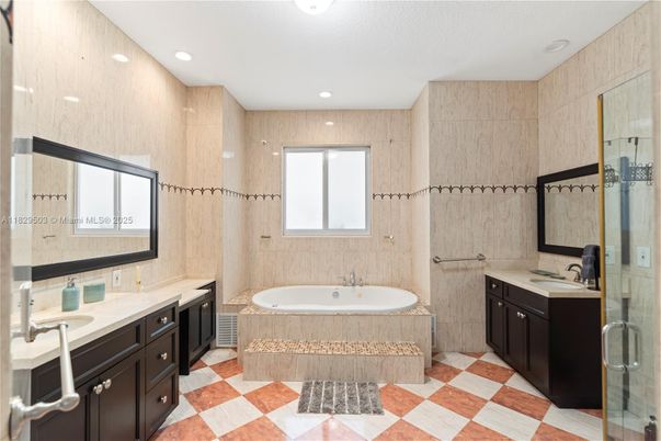 Bathroom, Dual Sink Vanities, Interior, Recessed Lighting