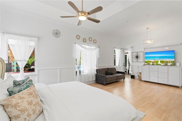Bedroom, Interior, Pendant Lights, Wood Texture Flooring
