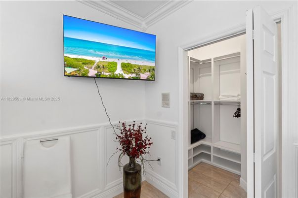 Interior, Walk-in Closets