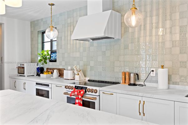 Interior, Kitchen, Pendant Lights, Stainless Steel Appliances