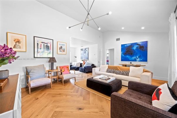 Interior, Living room, Pendant Lights, Recessed Lighting, Wood Texture Flooring