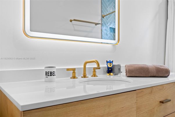 Bathroom, Dual Sink Vanities, Interior