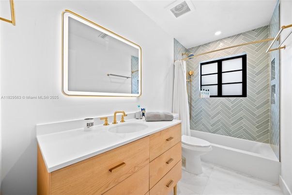 Bathroom, Interior, Marble, Recessed Lighting