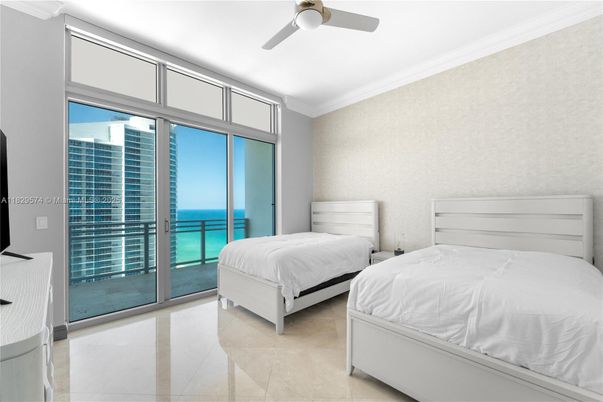 Bedroom, Interior, Water