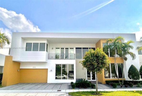 Attached, Exterior, Facade, Modern