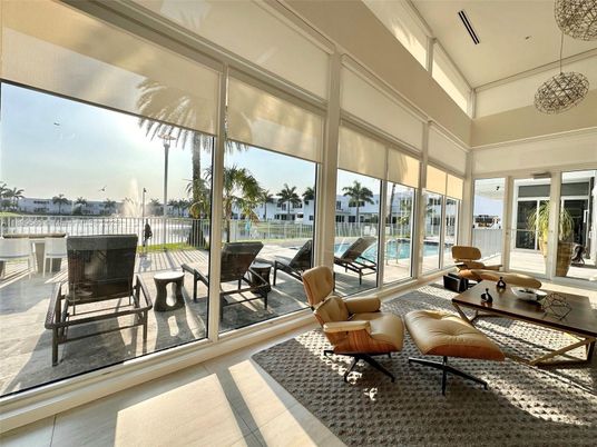 Interior, Pendant Lights, Sun Room, Water