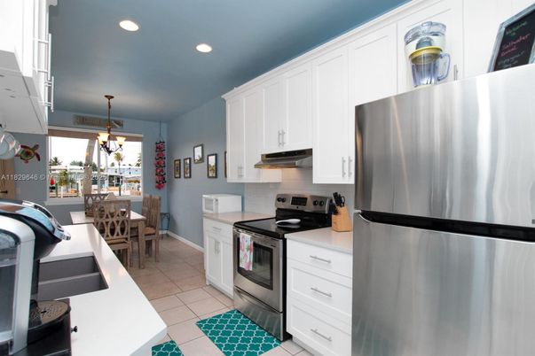 Chandelier, Dining room, Interior, Kitchen, Recessed Lighting, Stainless Steel Appliances