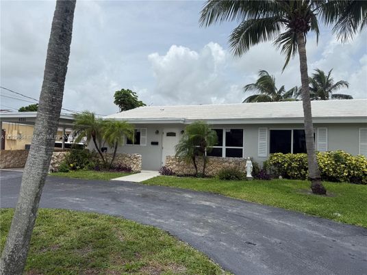 Attached, Exterior, Facade, Ranch