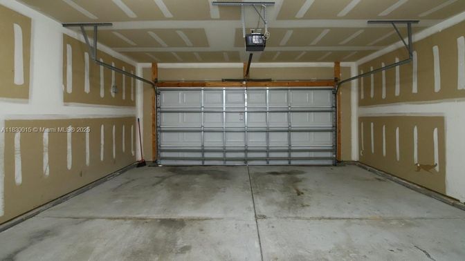Garage, Interior