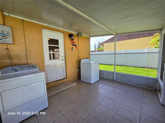 Interior, Sun Room, Washer