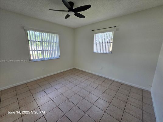 Empty room, Interior