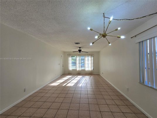 Empty room, Interior, Pendant Lights